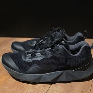 Columbia Woman's Black and Gray Sneakers.  COMFORT SHOE!!!